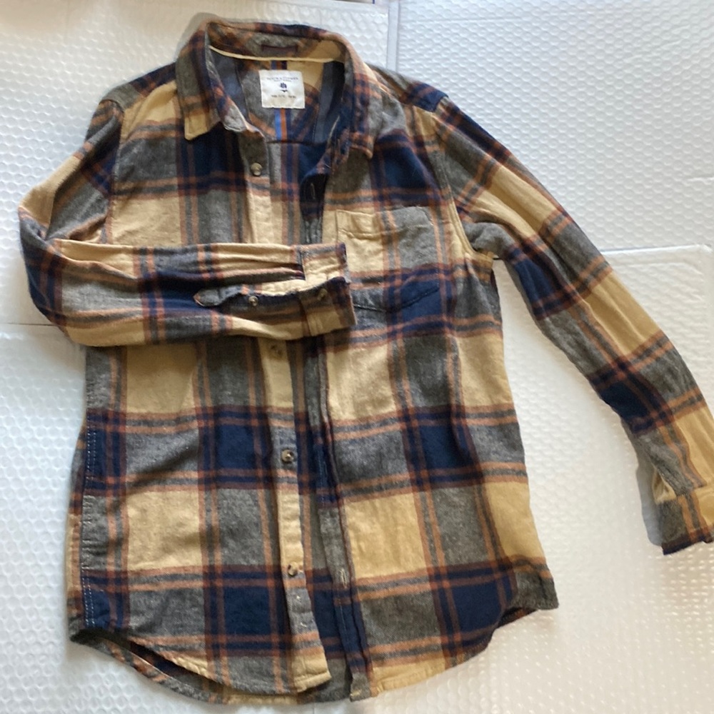 Size 11/12 youth flannel Fits more like a 10